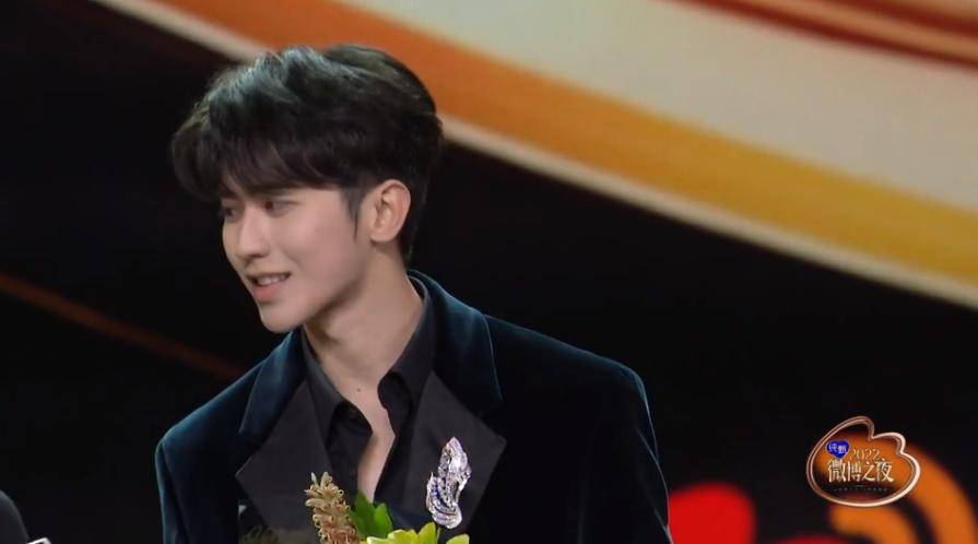 图22: 娱乐圈明星齐聚上海:刘亦菲水嫩,杨幂热巴太绝,tfboys都变了样