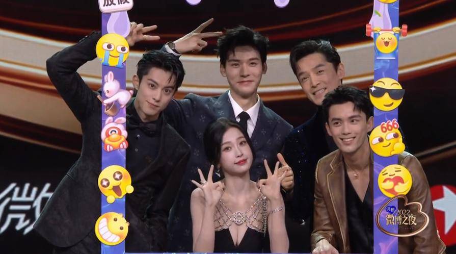 图41: 娱乐圈明星齐聚上海:刘亦菲水嫩,杨幂热巴太绝,tfboys都变了样