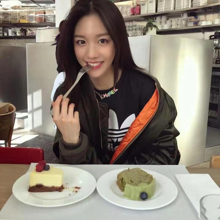 图0: 王一博曝W姓顶流男星和白富美复合,去酒店开房太隐蔽,把女友塞行李箱