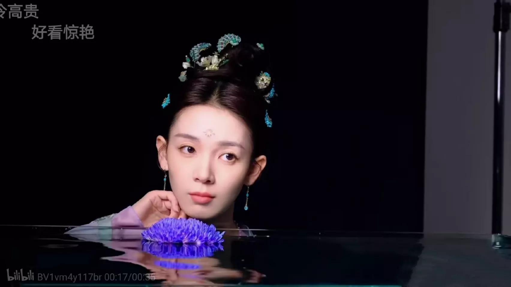 图21: 八卦在集体追求纤瘦的审美下,内娱已经很多年没有过雍容大气的脸了